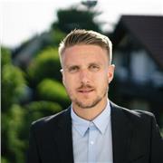 Mathe-Nachhilfelehrer. Auch Englisch und Physik bei Bedarf